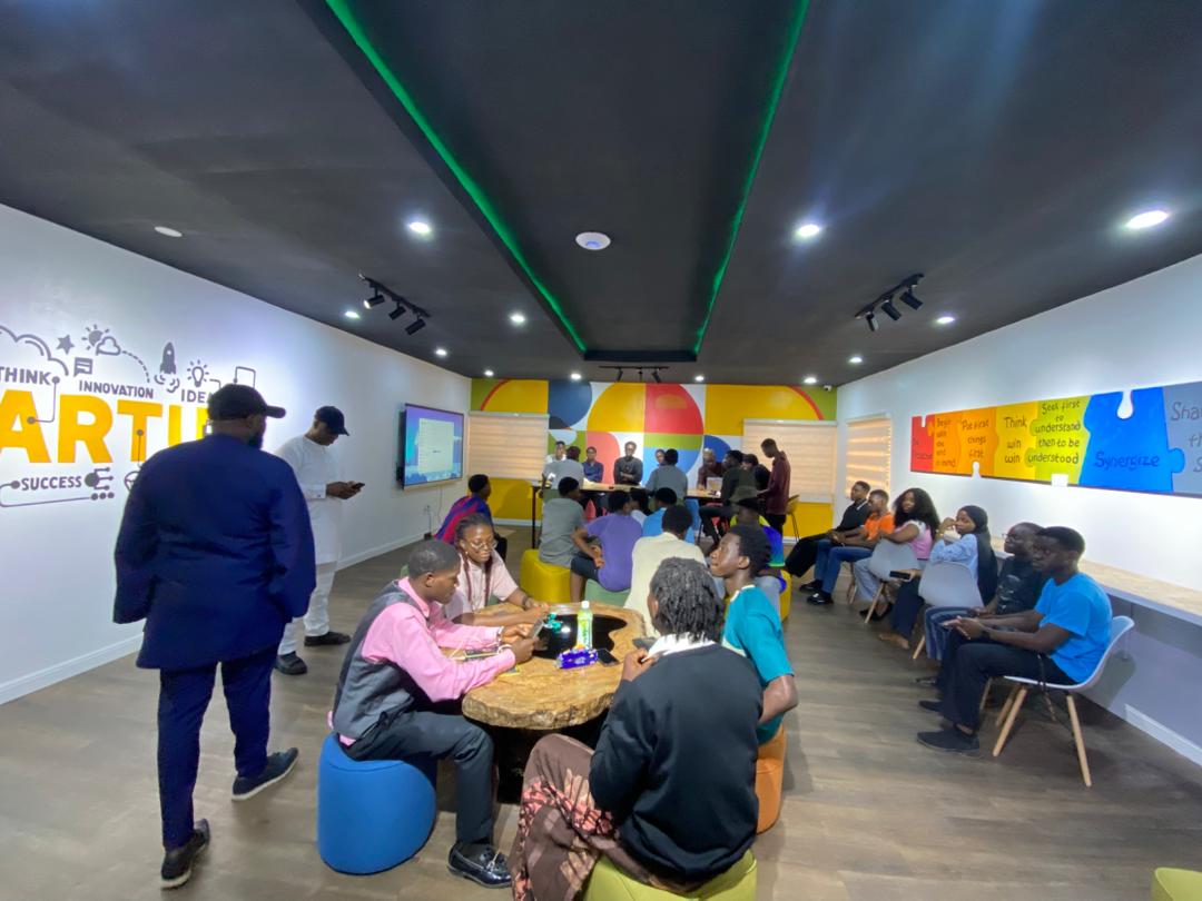 Dynamic workspace for group projects and workshops.