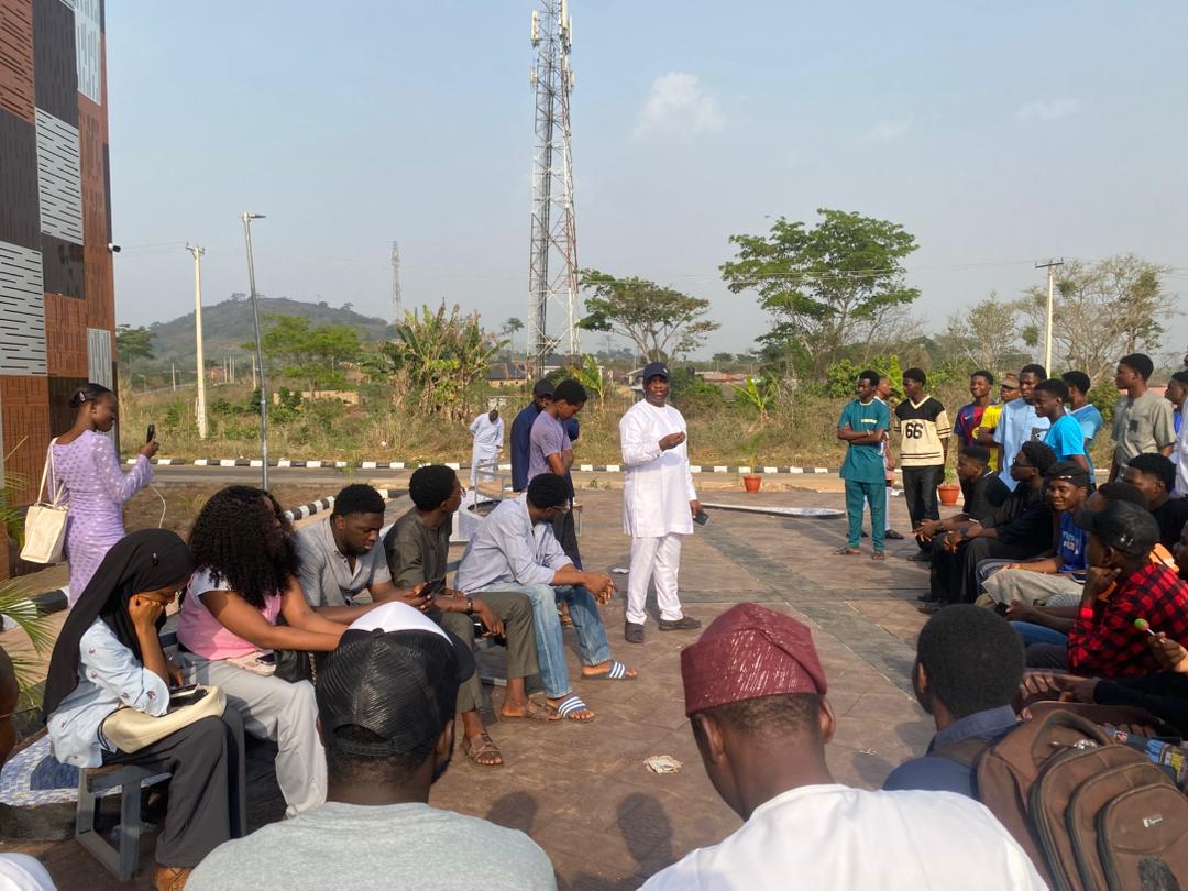 Dignitaries touring the centre.